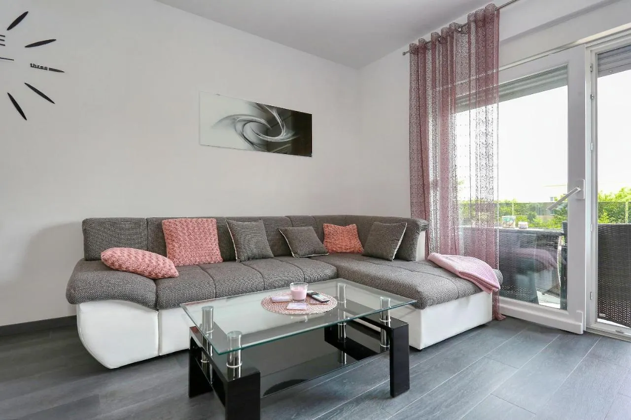 Apartments Laguna Nin