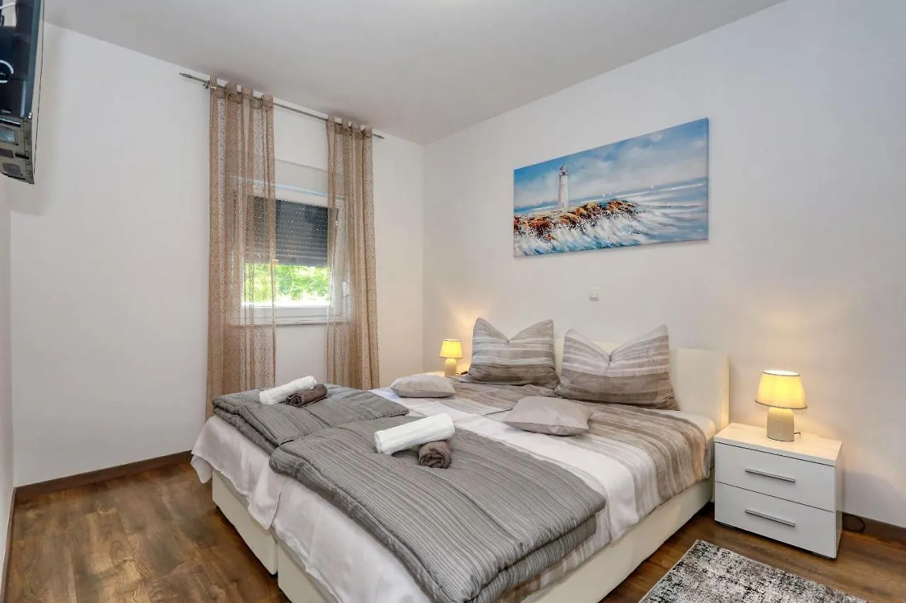 Apartments Laguna Nin