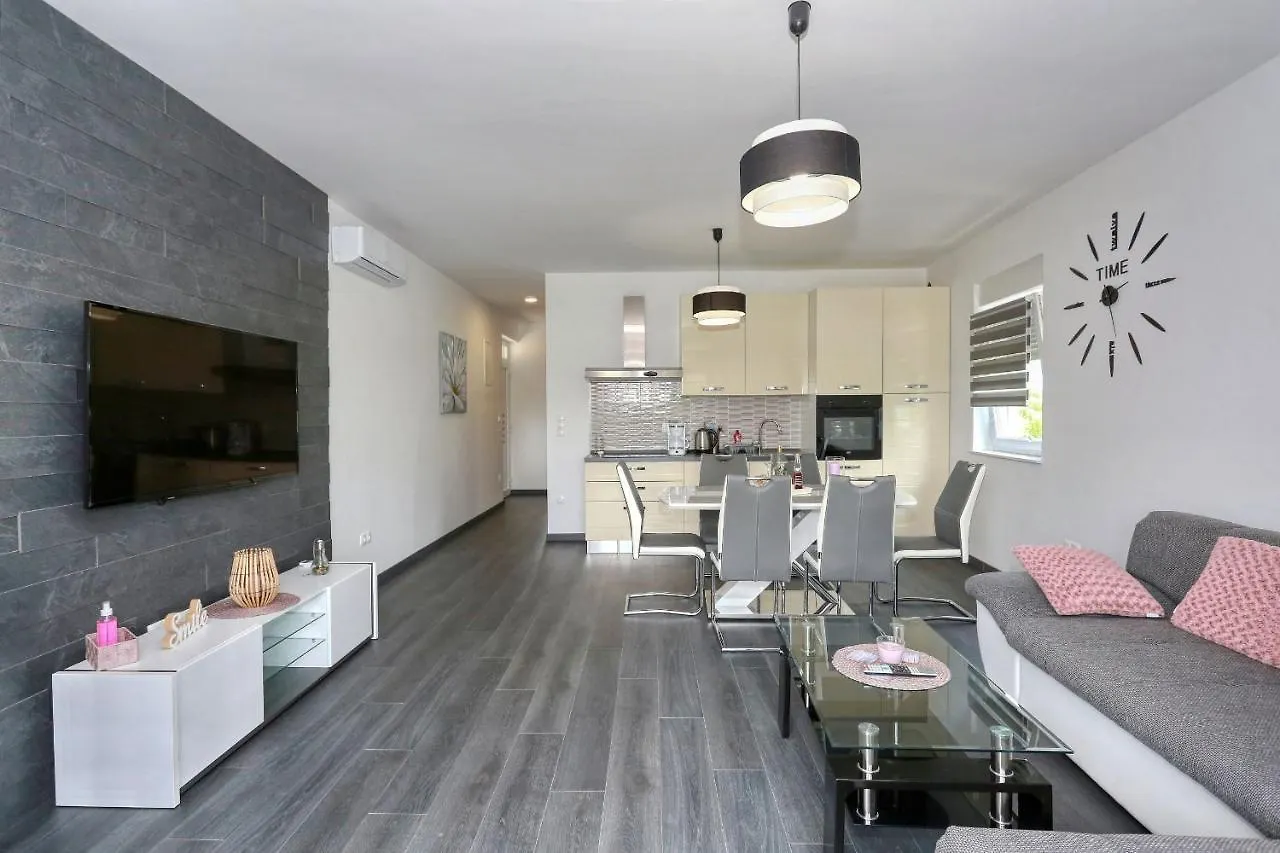 Apartments Laguna Nin